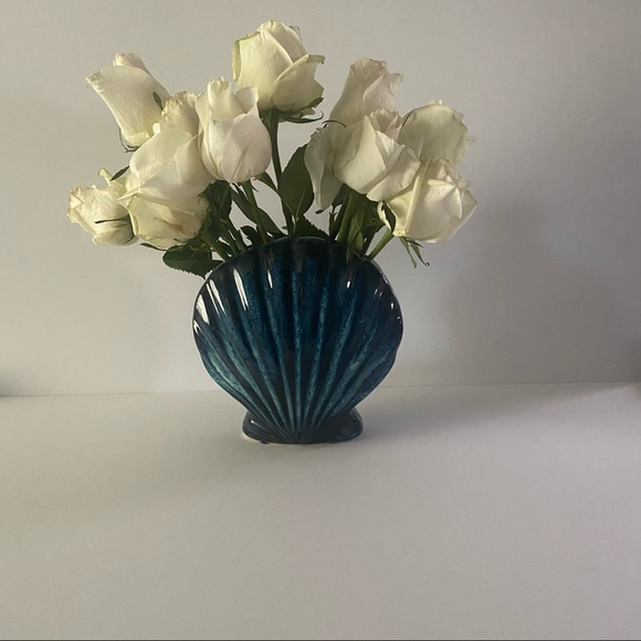 Seashell Vase - Picture 3 of 3